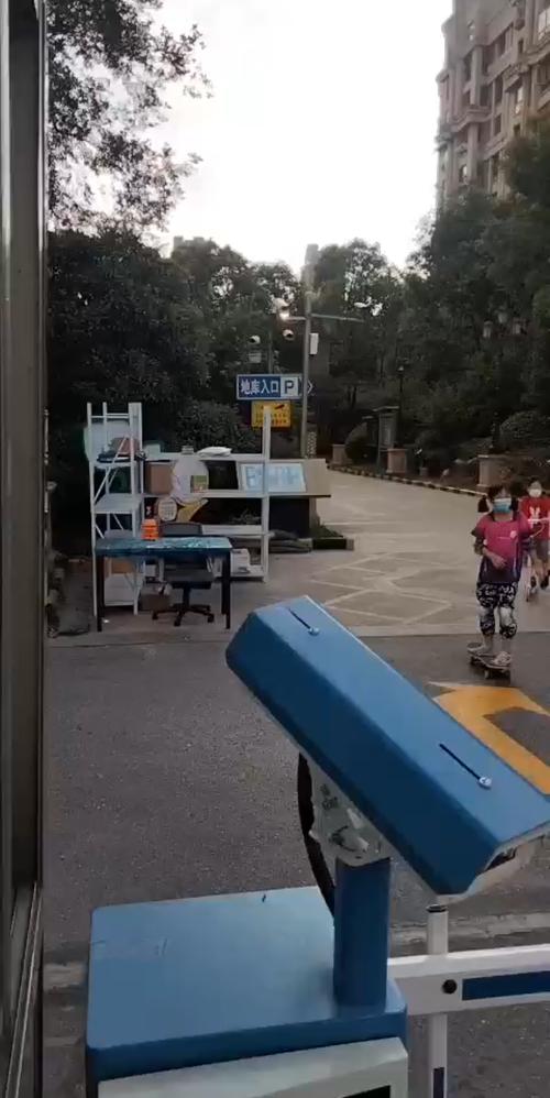 门卫岗亭 小区生活的“安全画卷”与人间烟火
